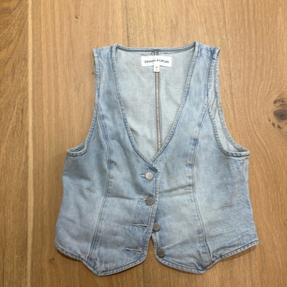 Denim Forum Tops - Light denim vest